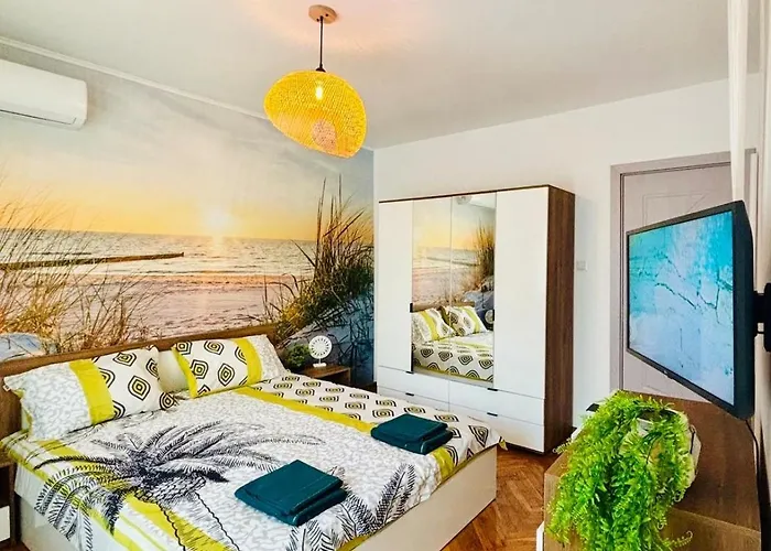 Апартамент Sea Breeze Бургас