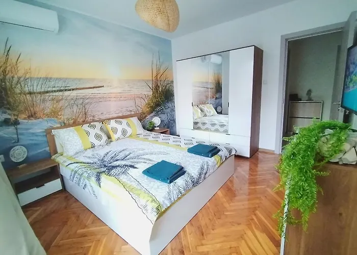 Апартамент Sea Breeze Бургас