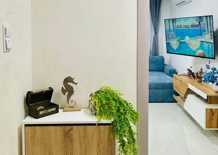 Sea Breeze Apartment *