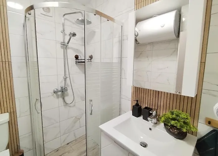 Sea Breeze Apartment *